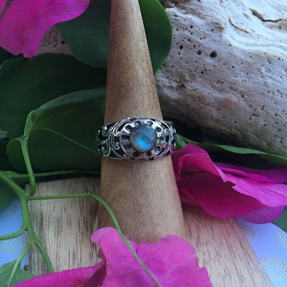 Natural Blue Labradorite Sterling Silver Detailed Ring size 8.5